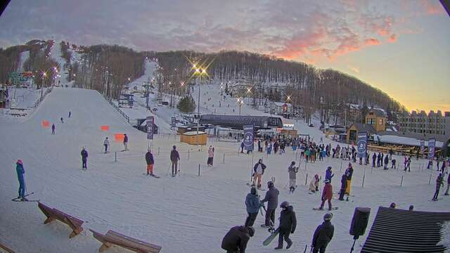 Webcam Bromont: Lift Express du Village
