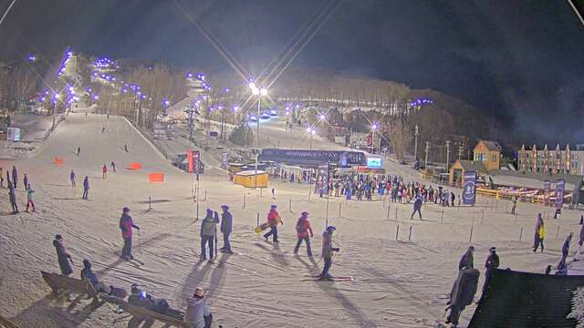Webcam Bromont: Lift Express du Village