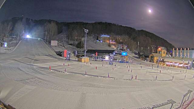 Webcam Bromont: Lift Express du Village