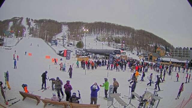 Webcam Bromont: Lift Express du Village