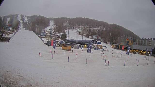 Webcam Bromont: Lift Express du Village