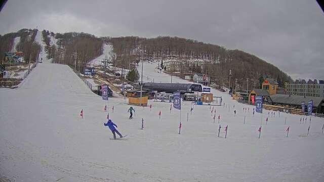 Webcam Bromont: Lift Express du Village