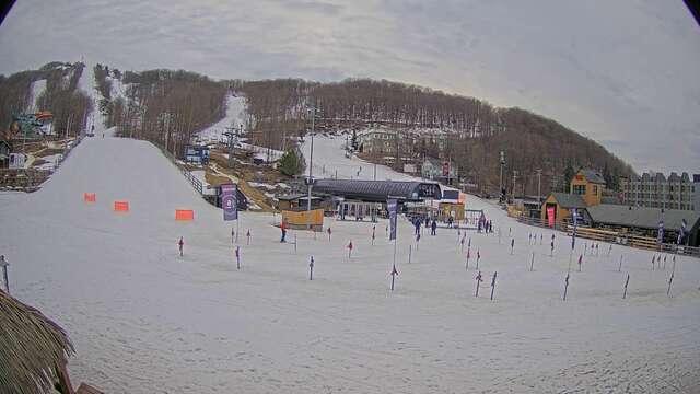 Webcam Bromont: Lift Express du Village