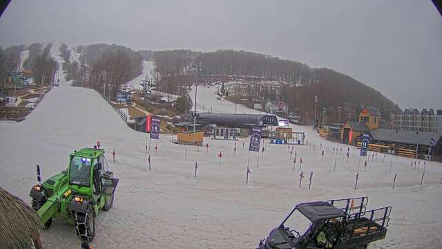 Webcam Bromont: Lift Express du Village