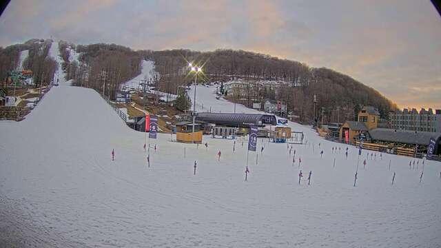 Webcam Bromont: Lift Express du Village