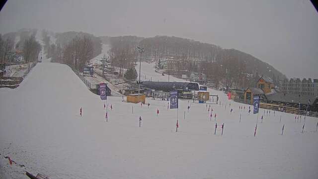 Webcam Bromont: Lift Express du Village