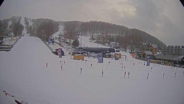 Webcam Bromont: Lift Express du Village
