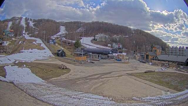 Webcam Bromont: Lift Express du Village