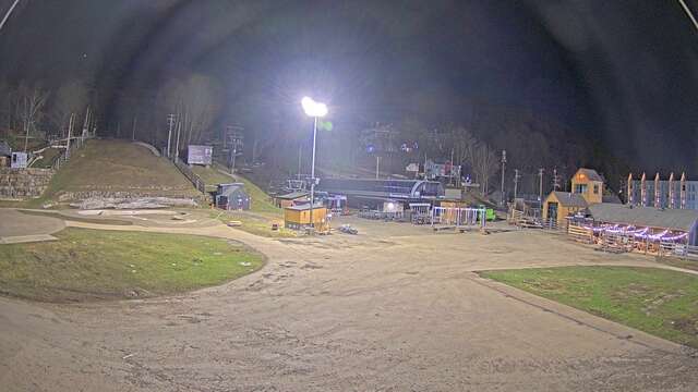 Webcam Bromont: Lift Express du Village