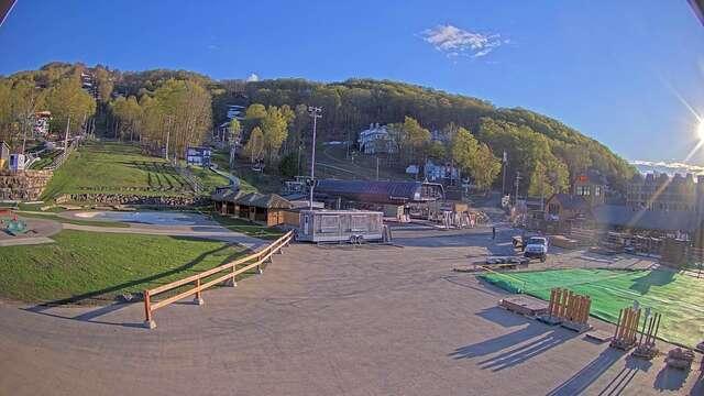Webcam Bromont: Lift Express du Village