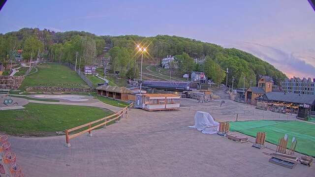 Webcam Bromont: Lift Express du Village