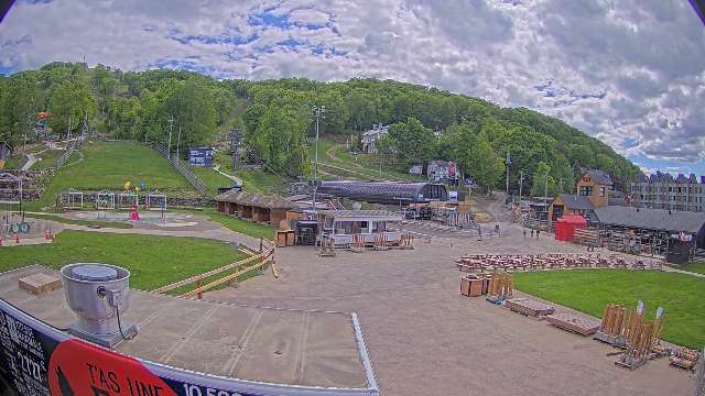 Webcam Bromont: Lift Express du Village