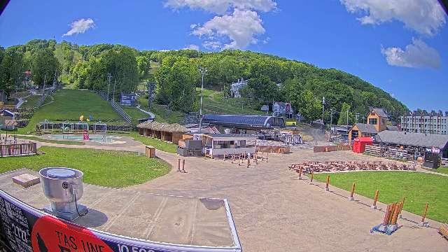 Webcam Bromont: Lift Express du Village