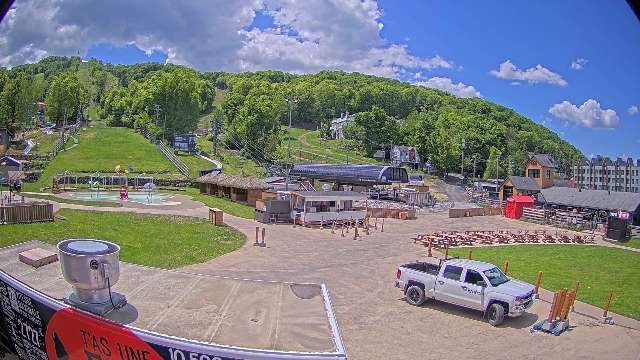 Webcam Bromont: Lift Express du Village
