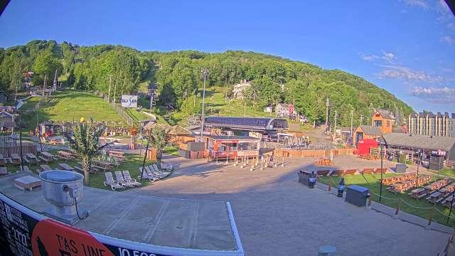 Webcam Bromont: Lift Express du Village
