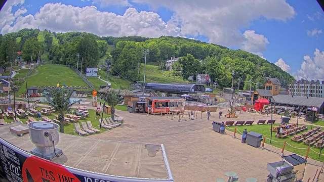 Webcam Bromont: Lift Express du Village