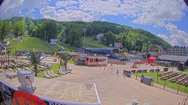 Webcam Bromont: Lift Express du Village