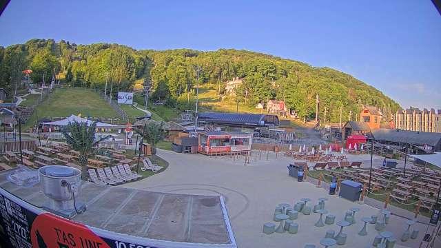 Webcam Bromont: Lift Express du Village