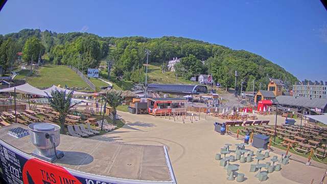 Webcam Bromont: Lift Express du Village