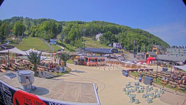 Webcam Bromont: Lift Express du Village