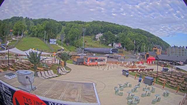 Webcam Bromont: Lift Express du Village