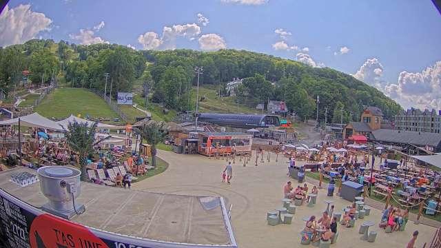 Webcam Bromont: Lift Express du Village
