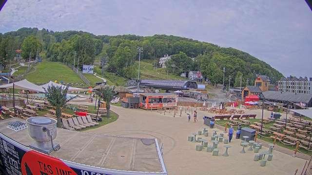 Webcam Bromont: Lift Express du Village