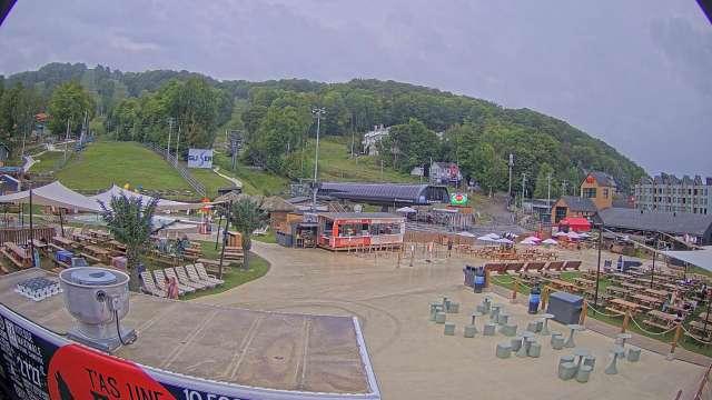 Webcam Bromont: Lift Express du Village