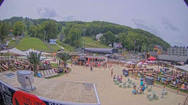 Webcam Bromont: Lift Express du Village