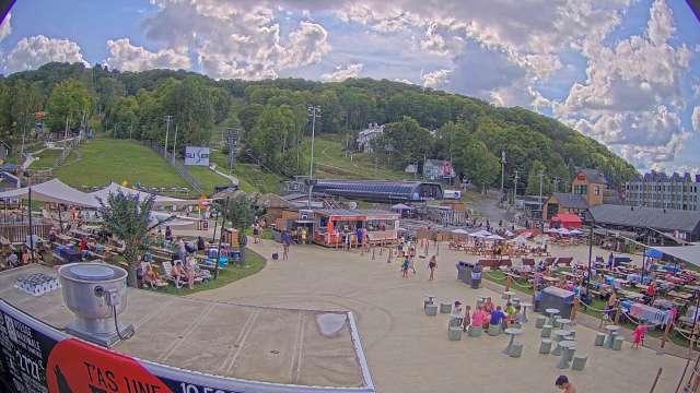 Webcam Bromont: Lift Express du Village