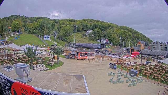 Webcam Bromont: Lift Express du Village