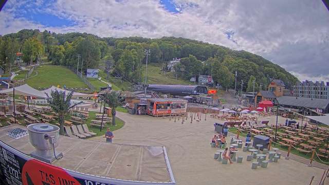 Webcam Bromont: Lift Express du Village