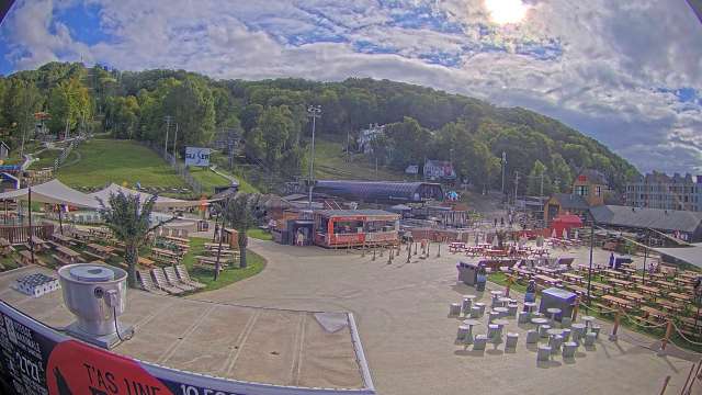 Webcam Bromont: Lift Express du Village