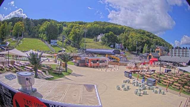 Webcam Bromont: Lift Express du Village