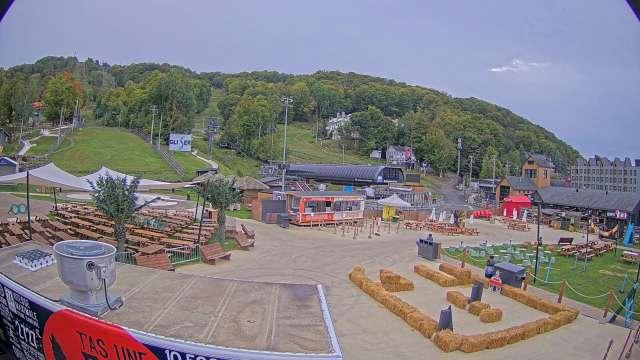 Webcam Bromont: Lift Express du Village