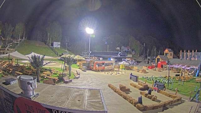 Webcam Bromont: Lift Express du Village