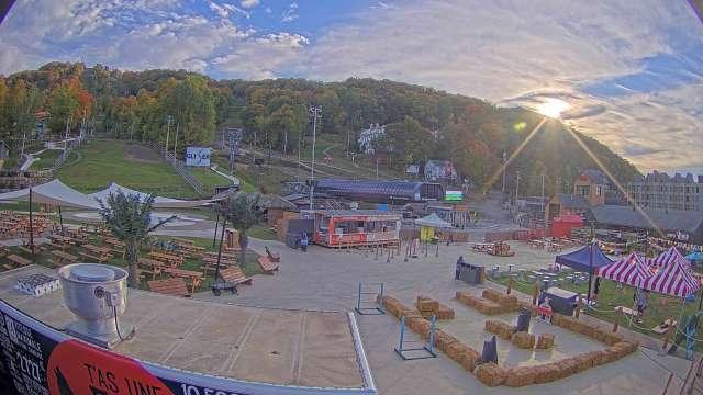 Webcam Bromont: Lift Express du Village