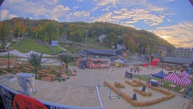 Webcam Bromont: Lift Express du Village