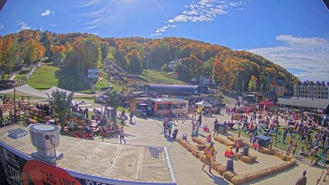 Webcam Bromont: Lift Express du Village