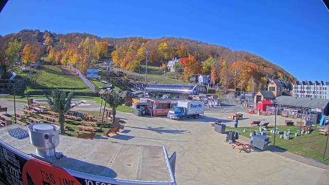 Webcam Bromont: Lift Express du Village