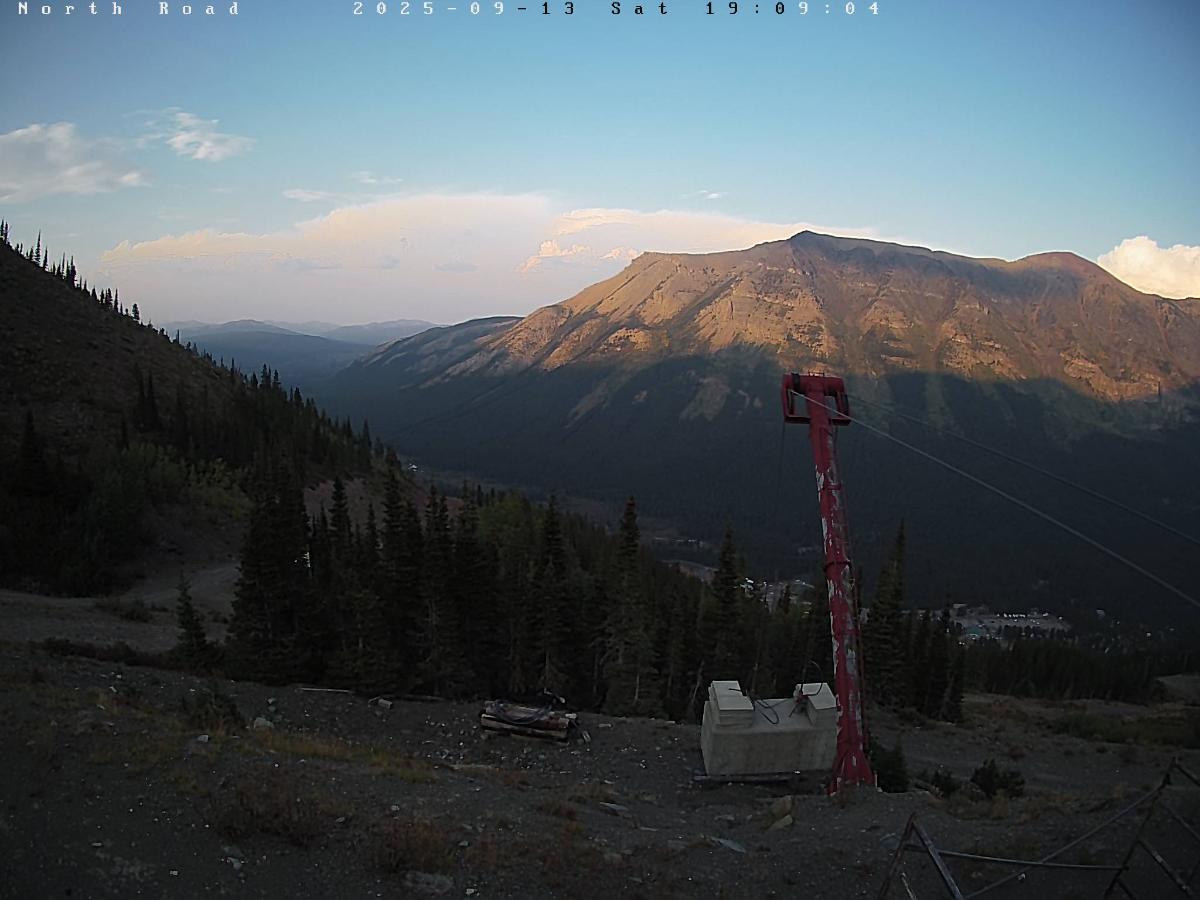 Webcam Castle Mountain: North Road