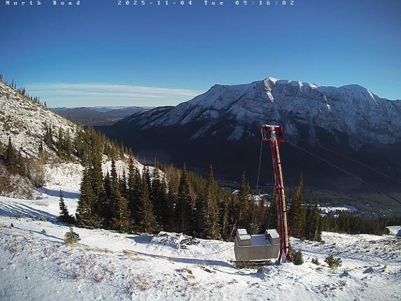 Webcam Castle Mountain: North Road