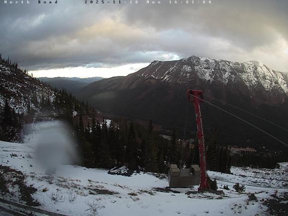 Webcam Castle Mountain: North Road