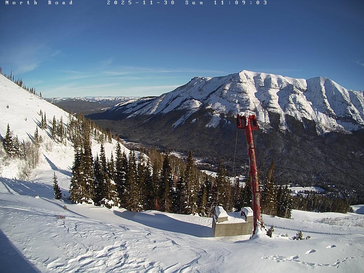 Webcam Castle Mountain: North Road