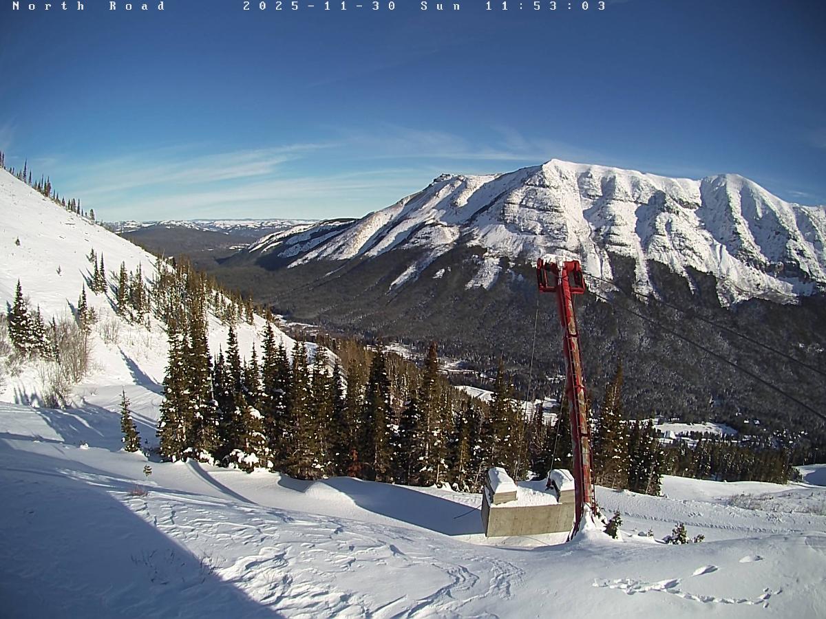 Webcam Castle Mountain: North Road