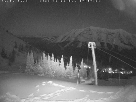 Webcam Castle Mountain: North Road