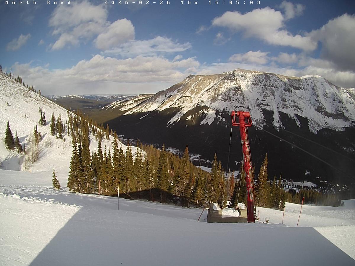 Webcam Castle Mountain: North Road