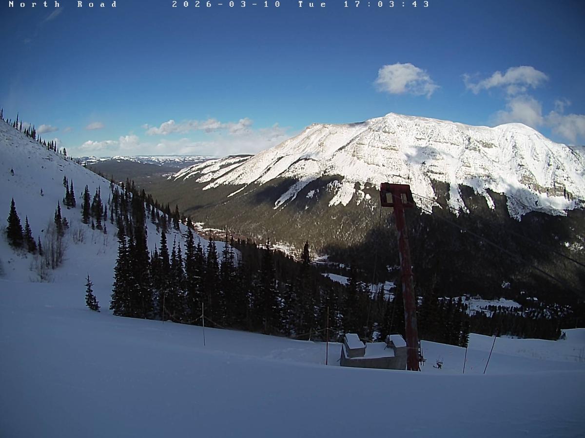 Webcam Castle Mountain: North Road