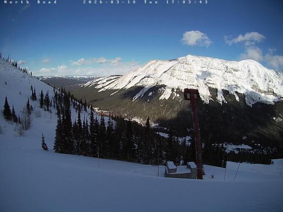 Webcam Castle Mountain: North Road
