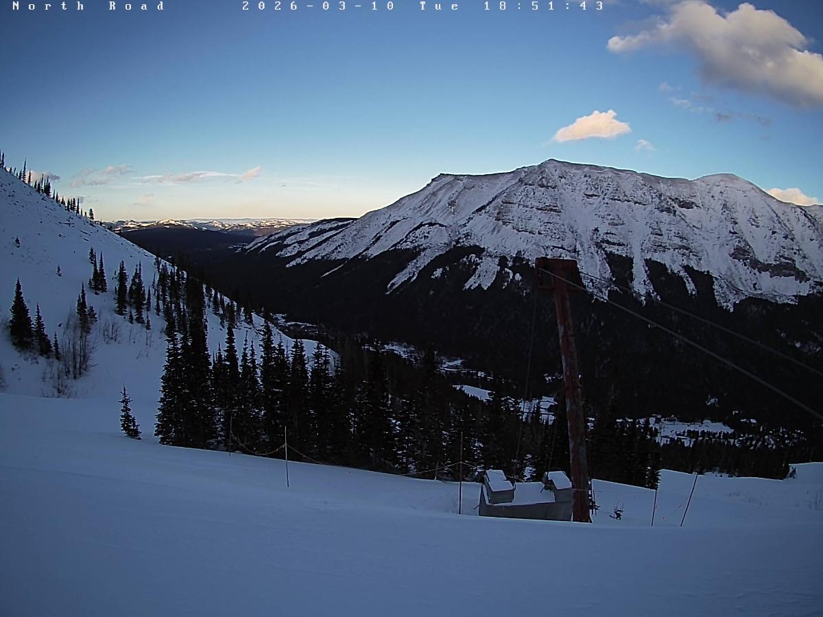 Webcam Castle Mountain: North Road